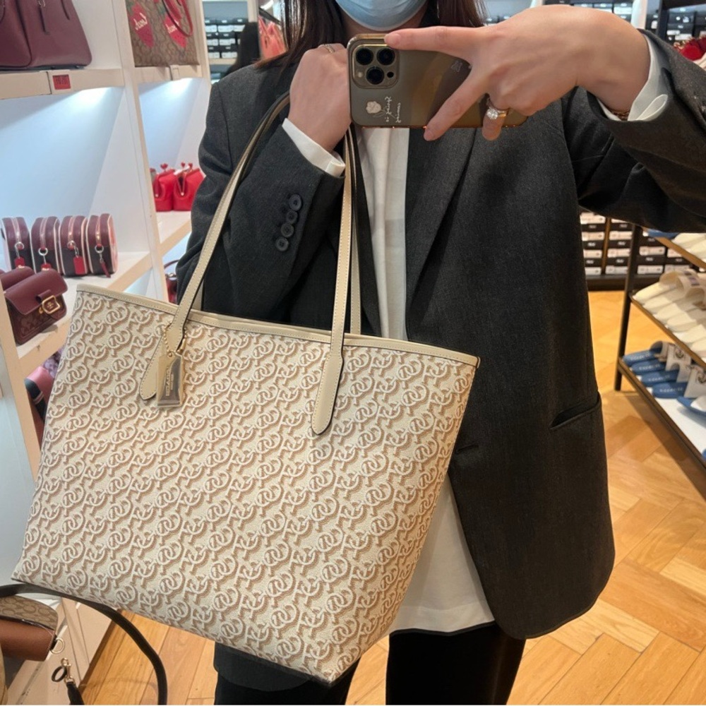 NWT Coach CF342 City Tote With Coach Monogram Print IN Chalk - Picture 4 of 6